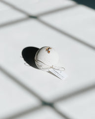 Bombe de bain à la camomille et à l'avoine